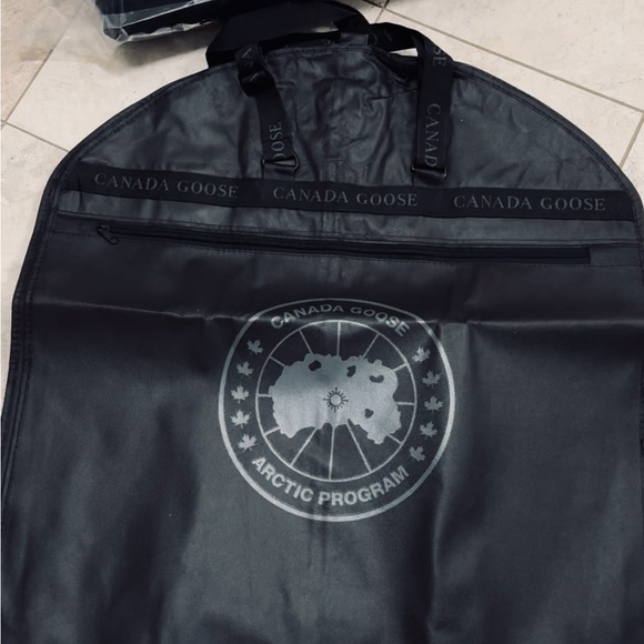 Warrantied Canada Goose x Holt Renfrew Limited Ed Trillium Parka size Small - Picture 6 of 10